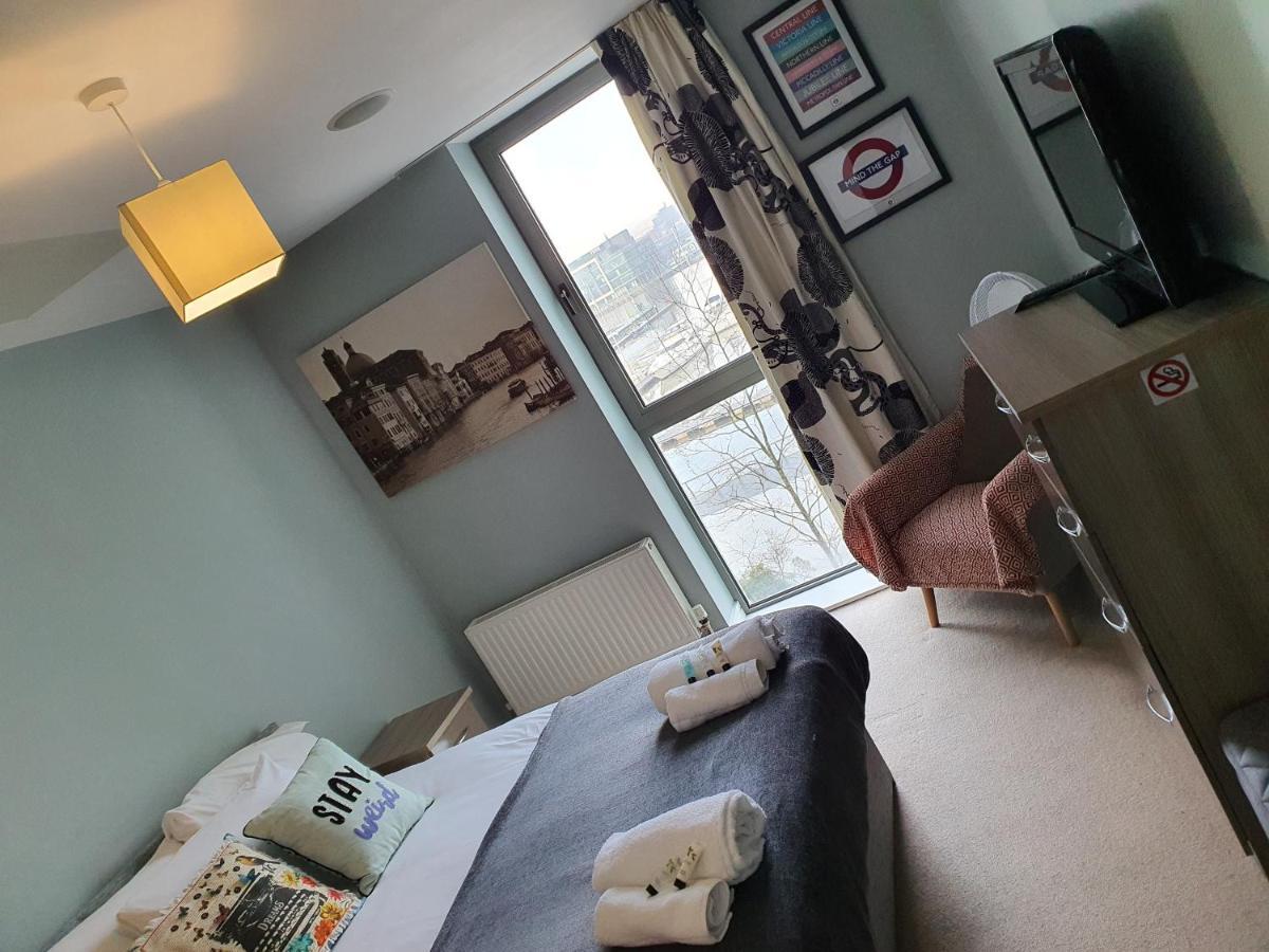 Luxury Apartment Marina Views At Titanic Quarter Belfast Esterno foto