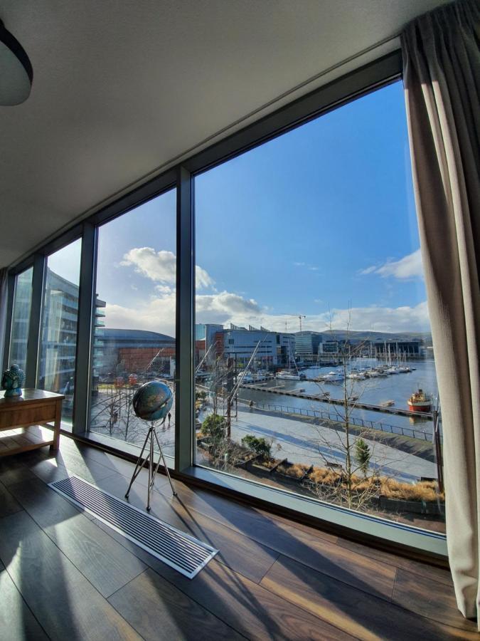 Luxury Apartment Marina Views At Titanic Quarter Belfast Esterno foto