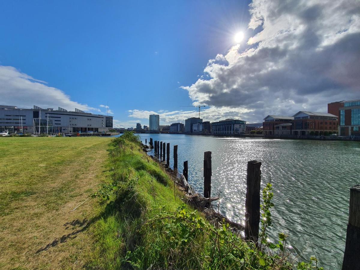 Luxury Apartment Marina Views At Titanic Quarter Belfast Esterno foto