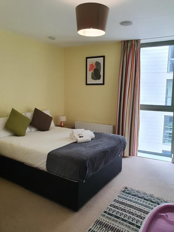 Luxury Apartment Marina Views At Titanic Quarter Belfast Esterno foto