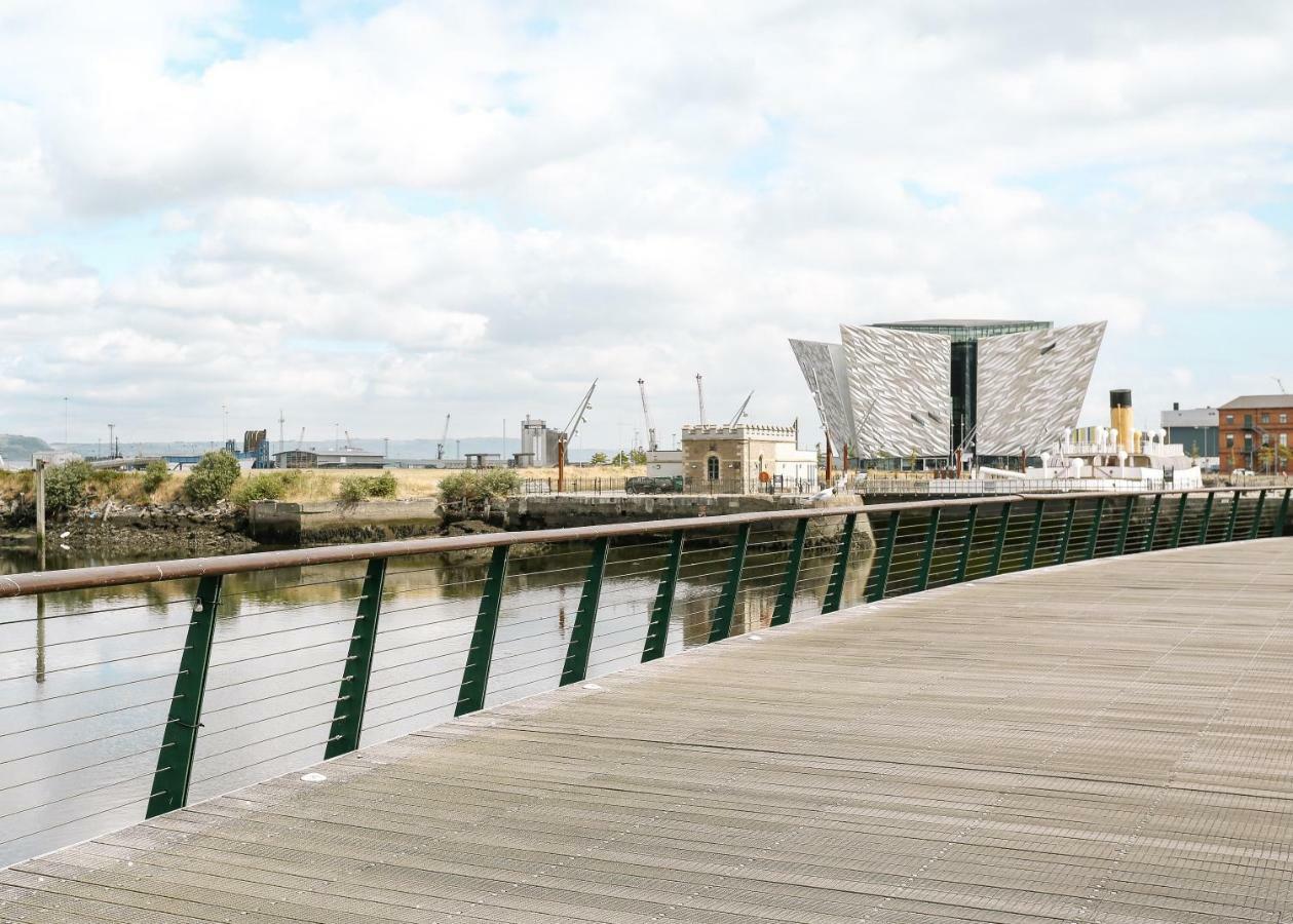 Luxury Apartment Marina Views At Titanic Quarter Belfast Esterno foto