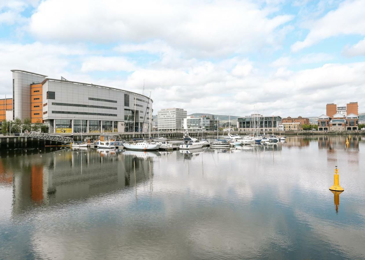 Luxury Apartment Marina Views At Titanic Quarter Belfast Esterno foto